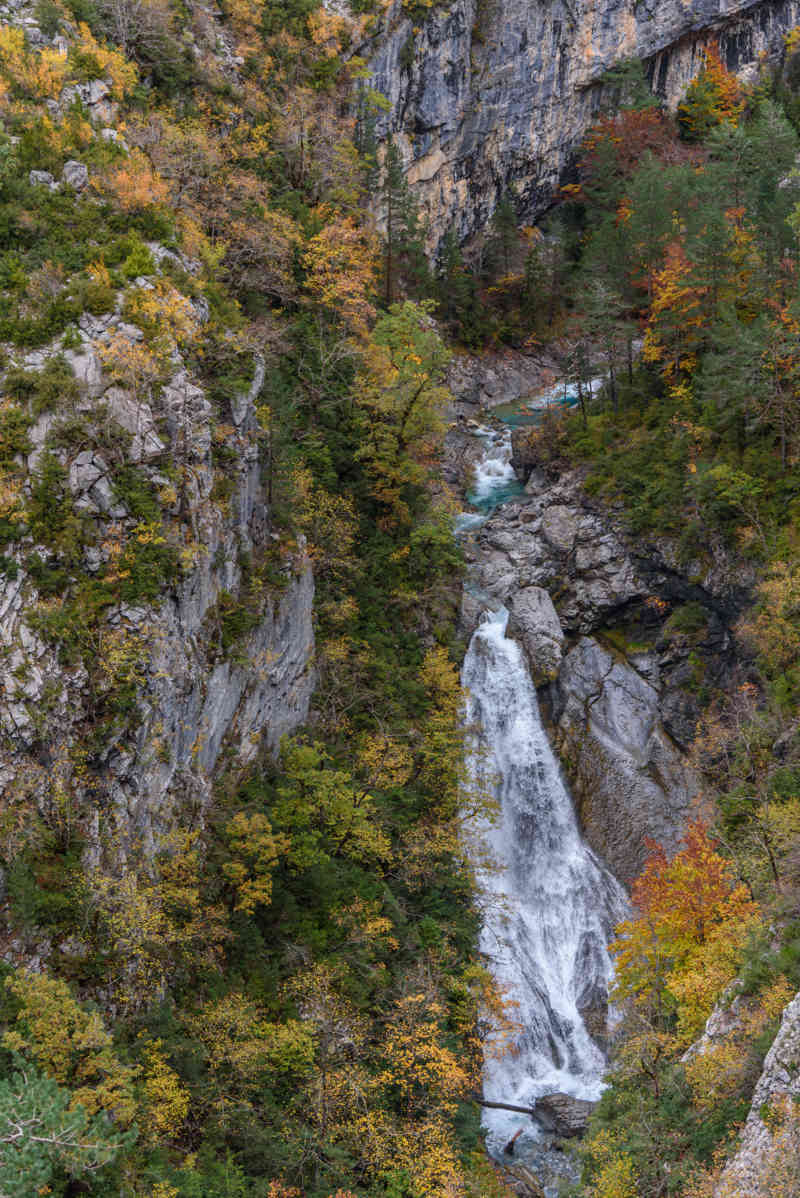 Huesca - parque nacional de Ordesa y Monte Perdido - valle de Ordesa 74 - cascada de Molinieto.jpg